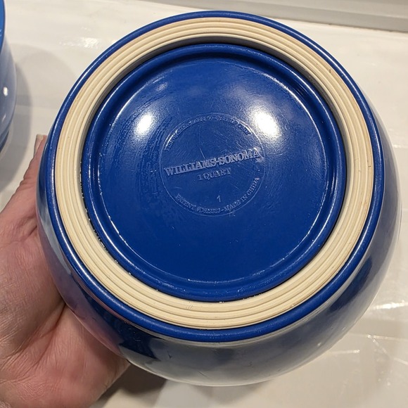 Williams Sonoma 3-pc Set of Melamine Blue Mixing Bowls & Yellow Measuringspoons - Picture 5 of 10
